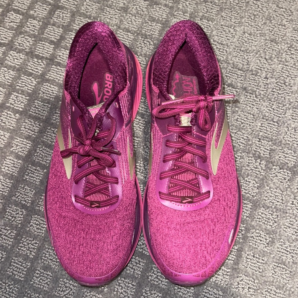 Brooks GTS 18 running shoe